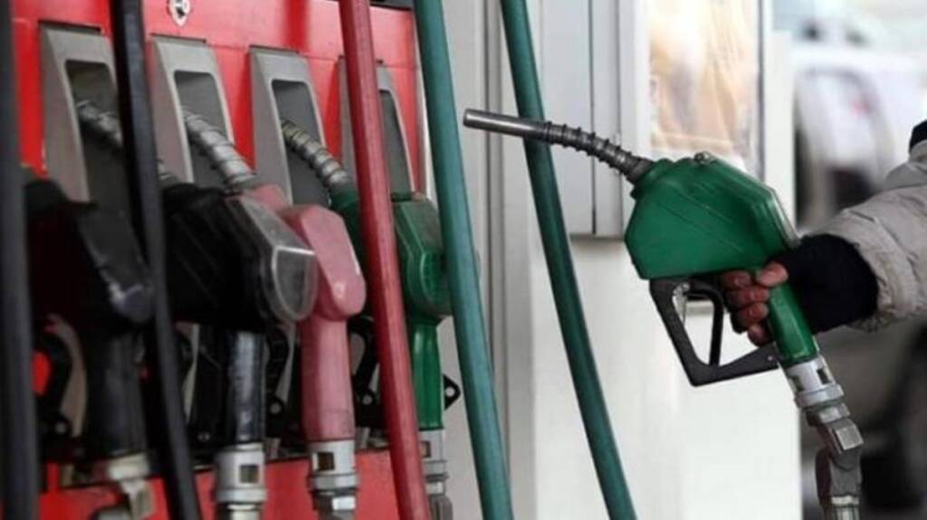 dun fiyati dusen motorine bir indirim daha benzinle aradaki fark 25 lira oldu