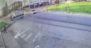 KAHRAMANMARAŞ’IN GÖKSUN İLÇESİNDE TARIM İŞÇİLERİNİ TAŞIYAN MİNİBÜS YAN YATTI. 13