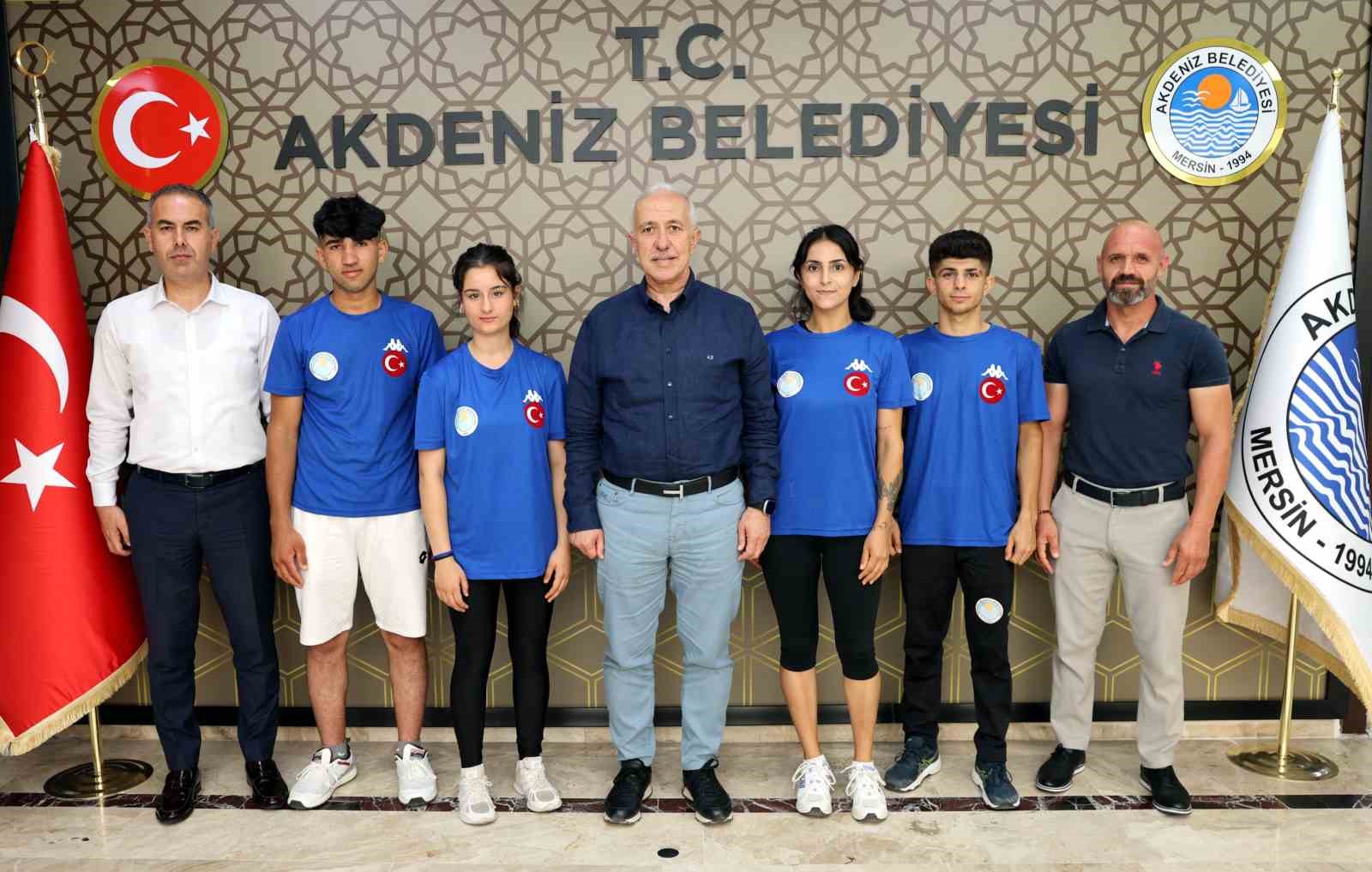 AKDENİZ BELEDİYE SPOR KULÜBÜ BÜNYESİNDE MÜCADELE EDEN VE KATILDIKLARI ULUSAL