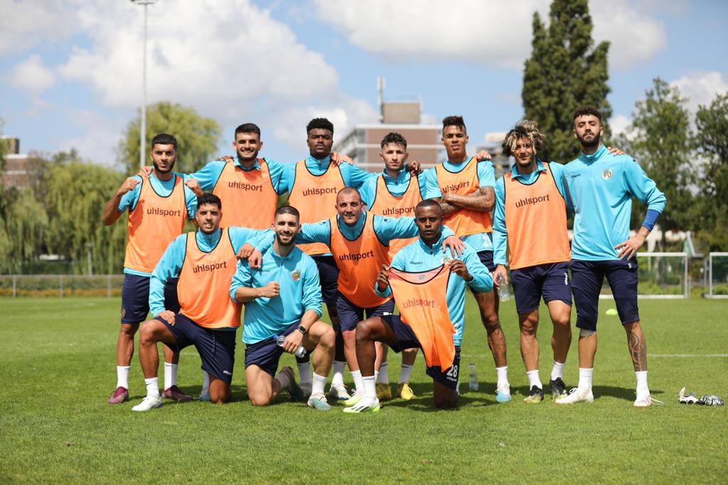 ALANYASPOR HOLLANDA KAMPINDAKİ İLK ANTRENMANINI YAPTI