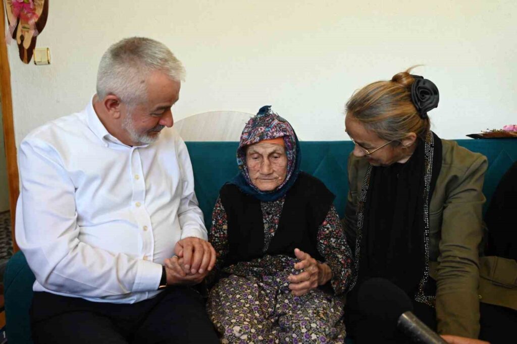 Başkan Başdeğirmen’den, 110 yaşındaki Aliye teyzeye vefa Başkan Başdeğirmen’den, 110 yaşındaki Aliye teyzeye vefa