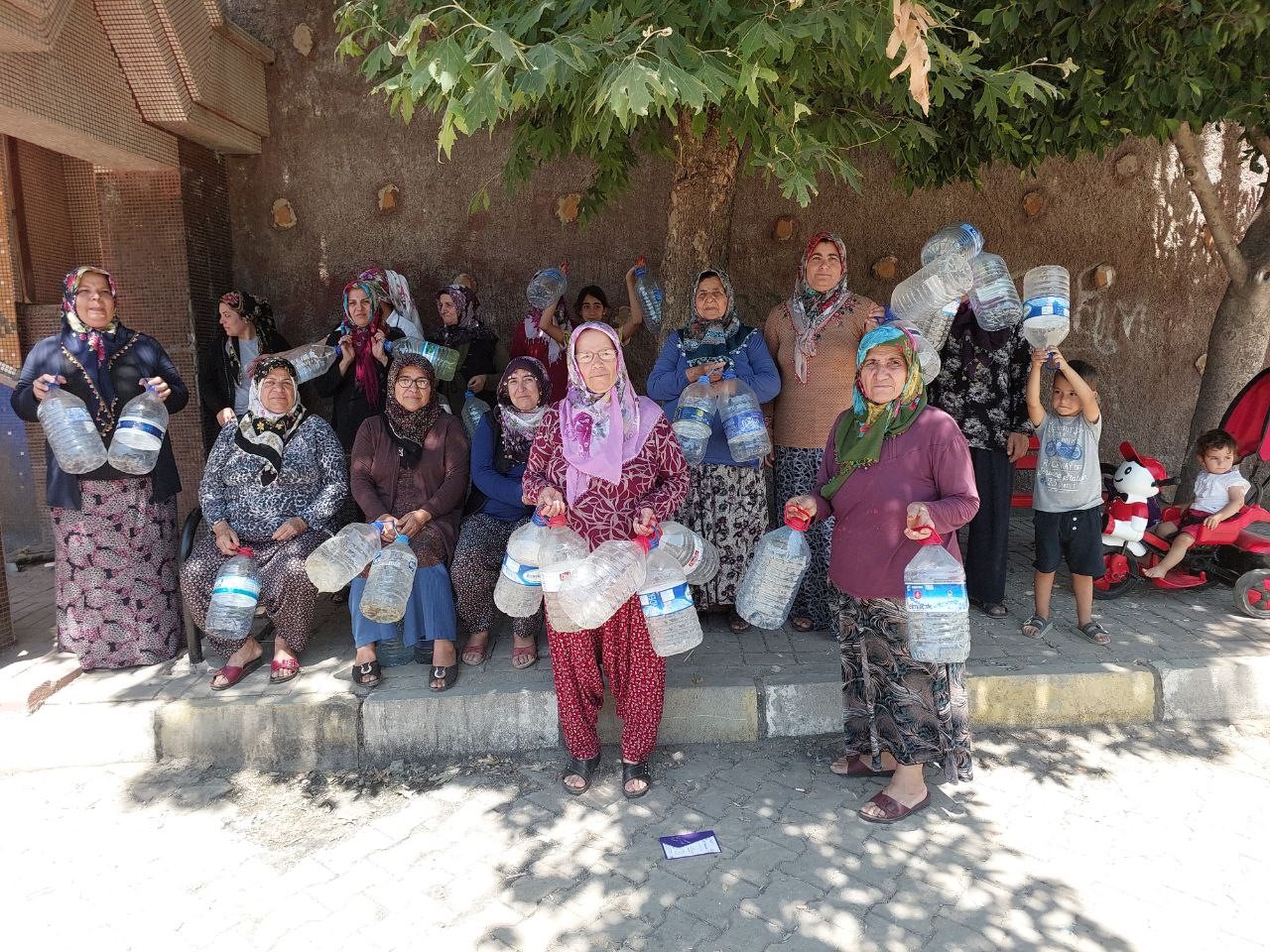 DEPREMİN VURDUĞU HATAY’IN İSKENDERUN İLÇESİ AZGANLIK MAHALLESİ’NDE YAŞAYAN VATANDAŞLAR; AYLARDIR