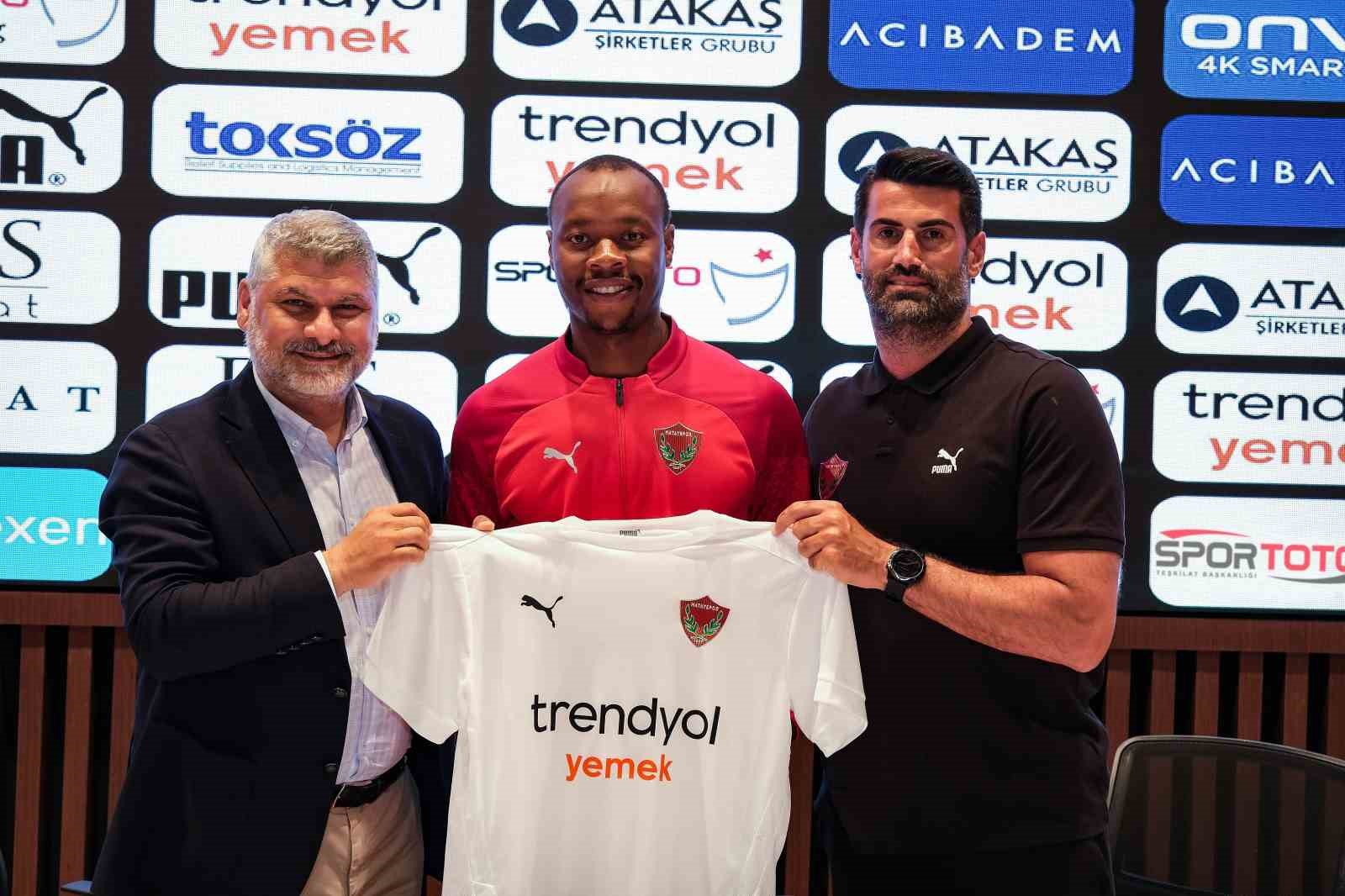 HATAYSPOR, İSVEÇ’Lİ TECRÜBELİ GOLCÜ OYUNCU SERCİO CARLOS STRANDBERG İLE 4