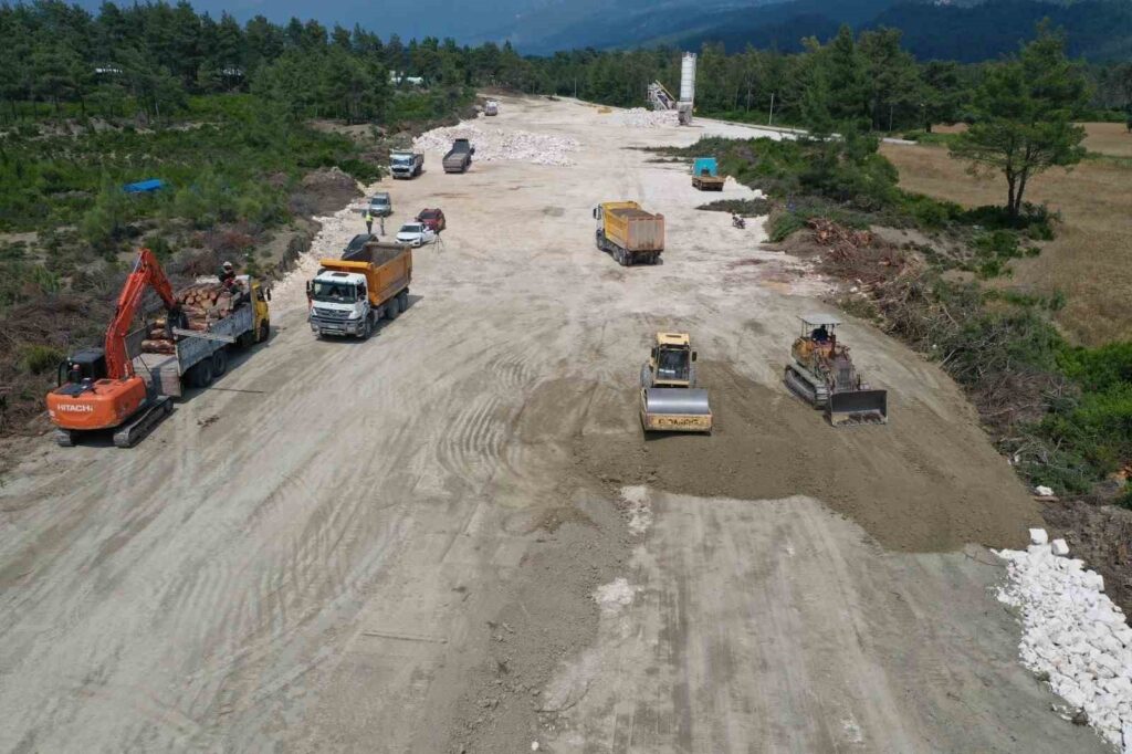 Kaş’ta Kasaba-Sütleğen yolu projesi çalışmaları devam ediyor