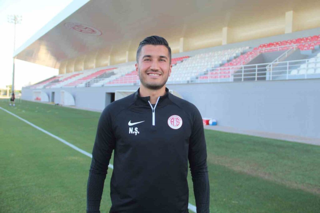 Nuri Şahin: "Arda ile gurur duyuyorum, orada tutunacaktır" Nuri Şahin: "Arda ile gurur duyuyorum, orada tutunacaktır"
