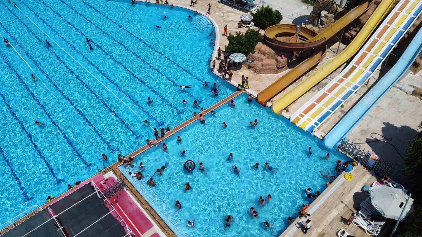 MERSİN'İN TARSUS İLÇE BELEDİYESİ, SICAK YAZ GÜNLERİNDE VATANDAŞLARA SERİNLEME İMKANI