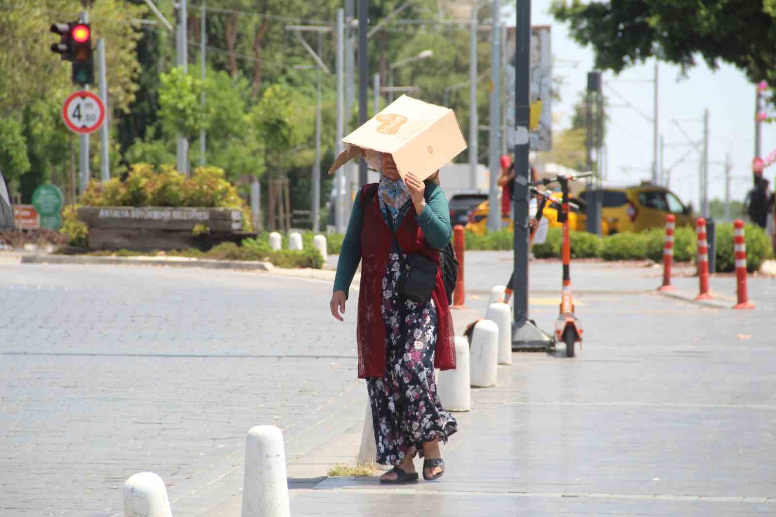 TURİZM KENTİ ANTALYA’DA, ÇÖL SICAKLIKLARININ İKİNCİ DALGASI ETKİLİ OLMAYA BAŞLADI.