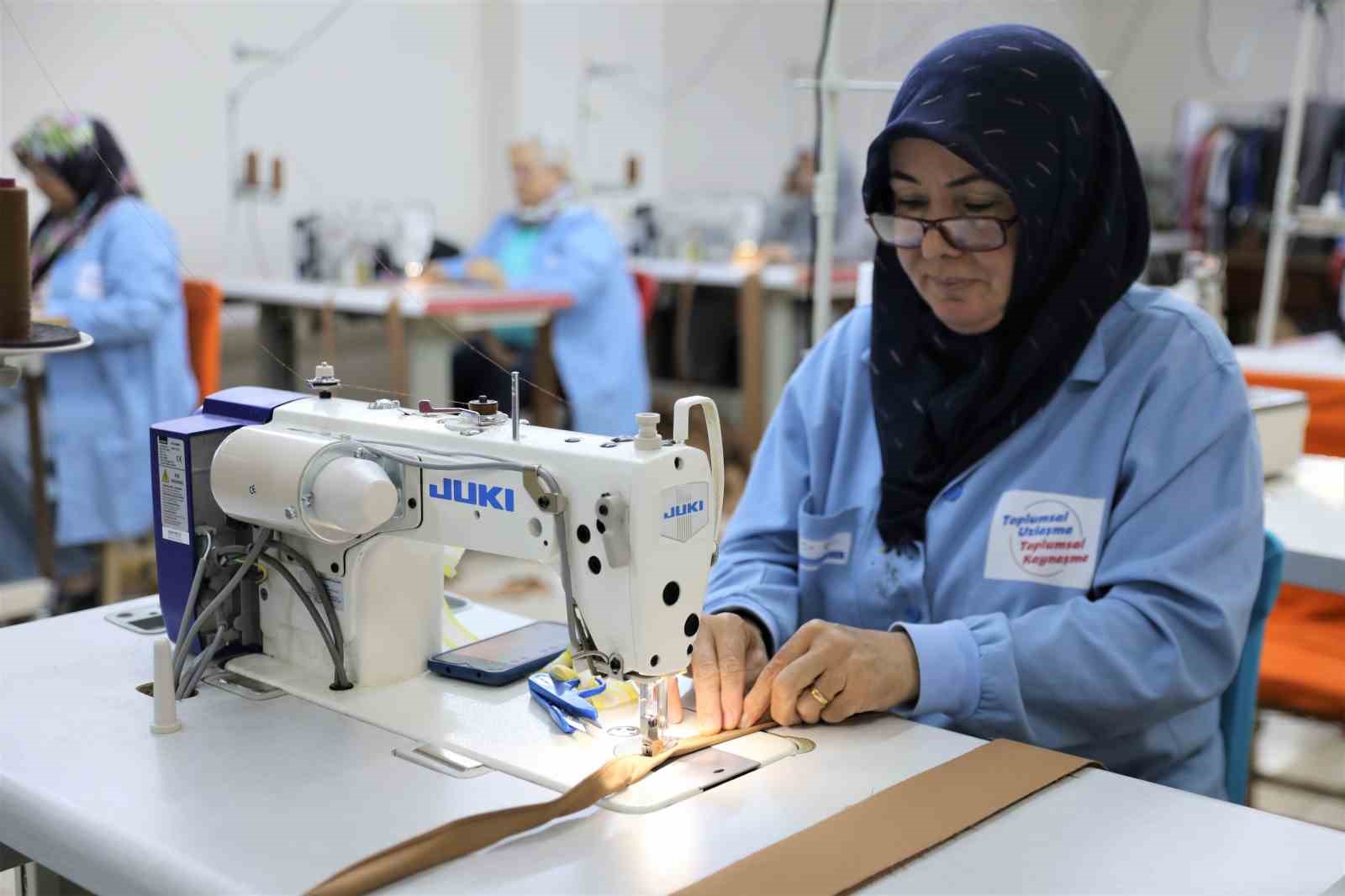 YÜREĞİR BELEDİYESİ, AÇTIĞI SOSYAL GİRİŞİMCİLİK MERKEZİ İLE DEZAVANTAJLI DURUMDAKİ BİREYLERİ