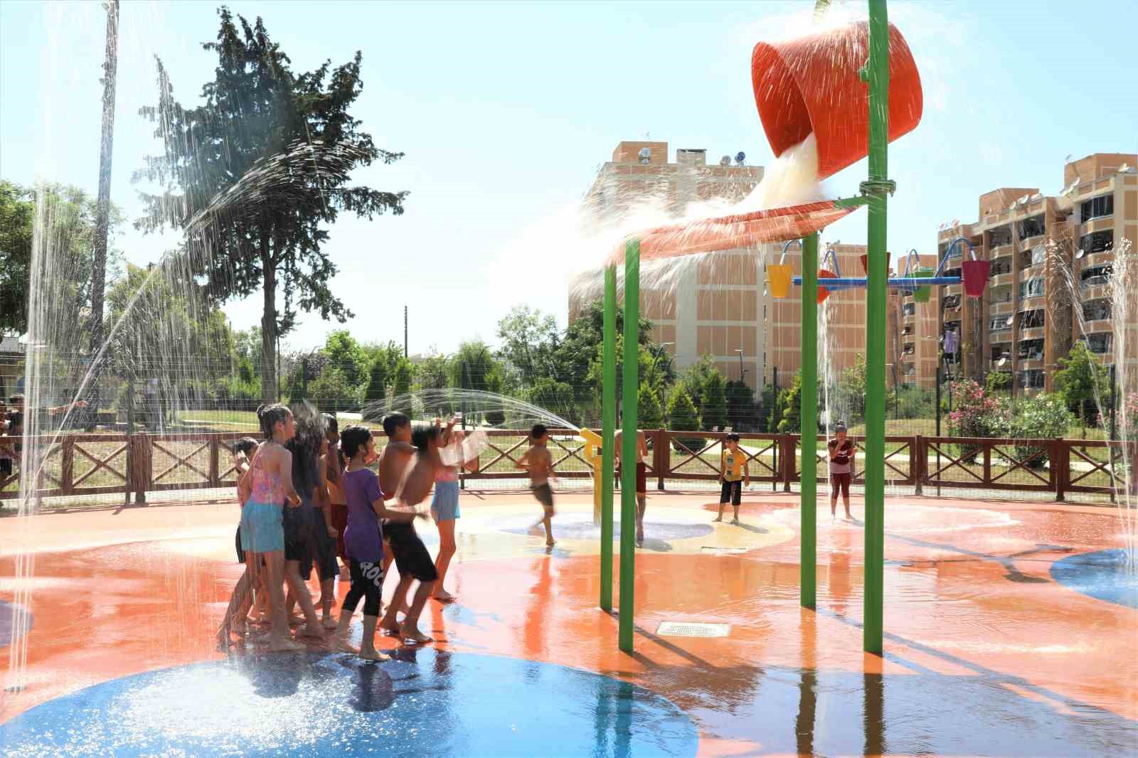 YÜREĞİRLİ ÇOCUKLAR YÜREĞİR BELEDİYESİ SU OYUN PARKLARINDA SERİNLİYOR.