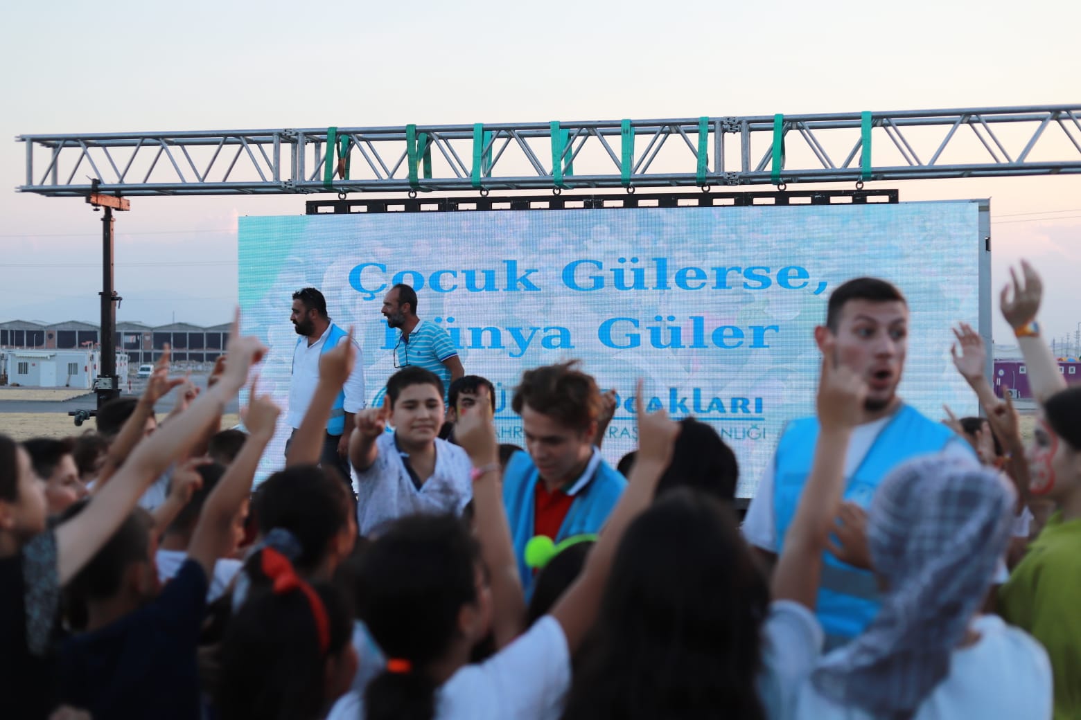 Ülkü Ocakları İl Başkanlığından Konteyner Kent etkinliği Ülkü Ocakları Kahramanmaraş