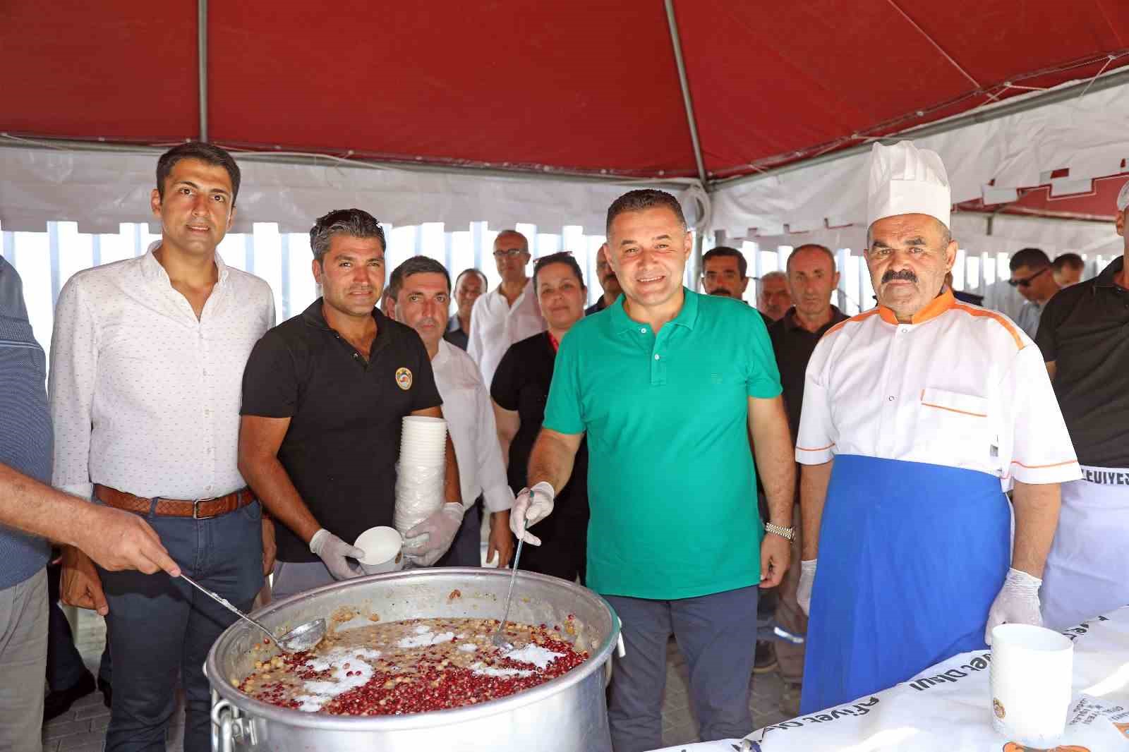ALANYA BELEDİYESİ 5 BİN KİŞİLİK AŞURE DAĞITTI