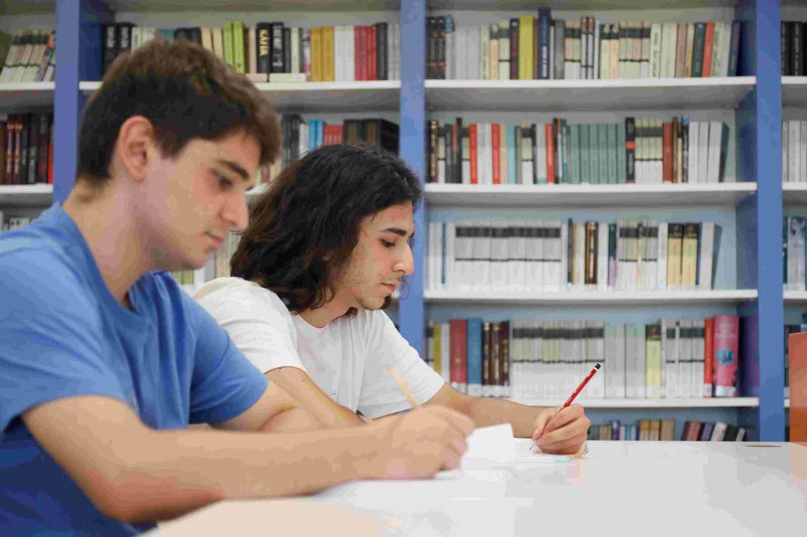 KONYAALTI BELEDİYESİ’NİN “ATIL KİTAP TOPLAMA KAMPANYASI” ÇERÇEVESİNDE ÜCRETSİZ TEST KİTAPLARINDAN