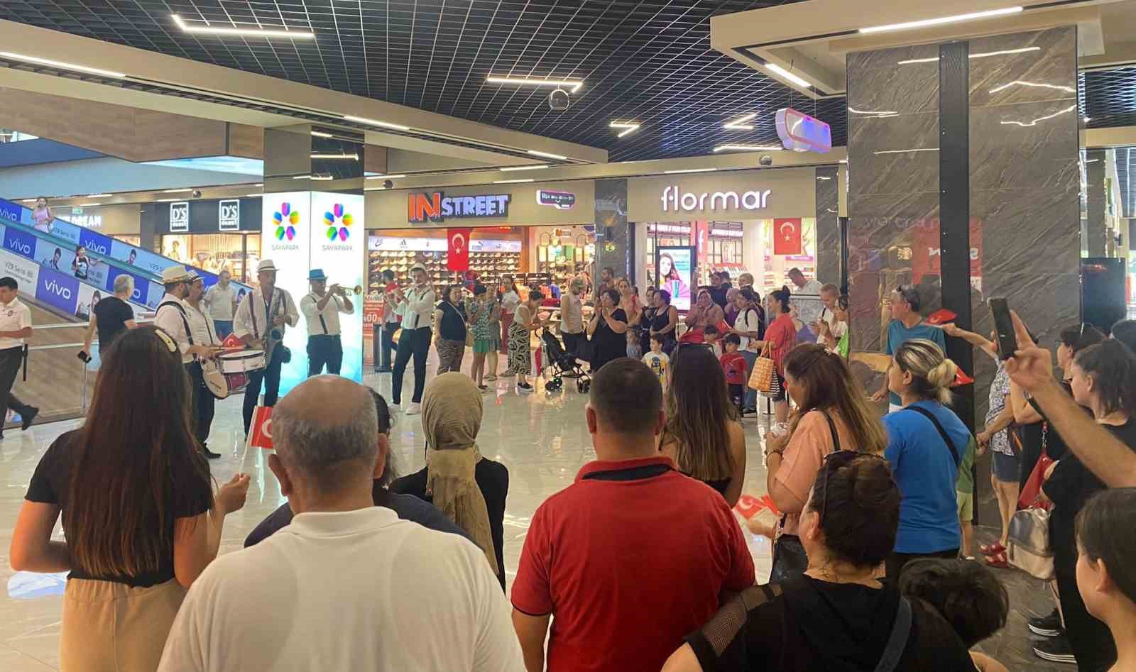 MERSİN'DE 30 AĞUSTOS ZAFER BAYRAMI DOLAYISIYLA SAYAPARK ALIŞ VERİŞ MERKEZİNDE