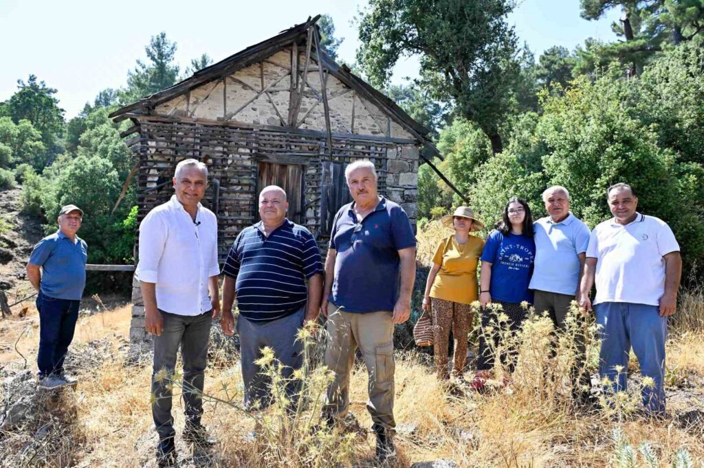 Başkan Uysal, yaylada çocukluk arkadaşlarıyla buluştu Başkan Uysal, yaylada çocukluk arkadaşlarıyla buluştu