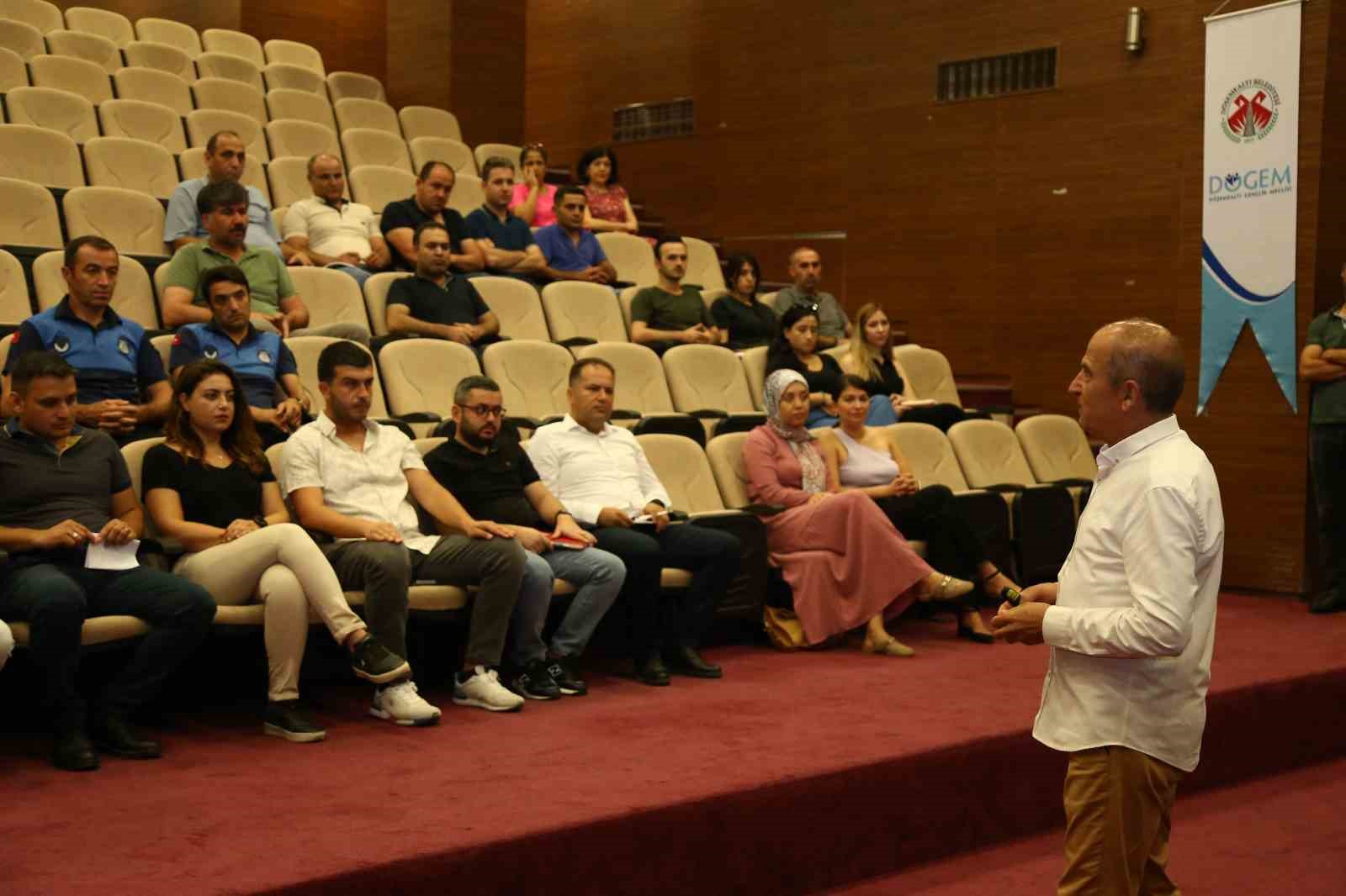 DÖŞEMEALTI BELEDİYESİ TARAFINDAN HİZMET İÇİ EĞİTİM SEMİNERLERİ ÇERÇEVESİNDE PERSONELE PROTOKOL