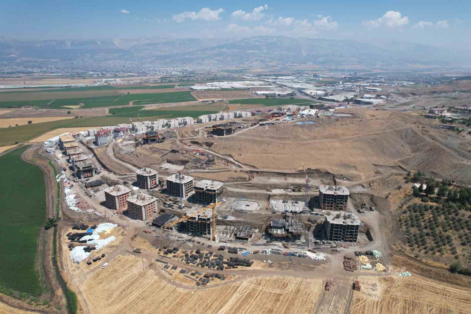 KAHRAMANMARAŞ’TA DEPREMZEDE VATANDAŞLAR İÇİN İLK ETAPTA İNŞAATINA BAŞLANAN 19 BİN