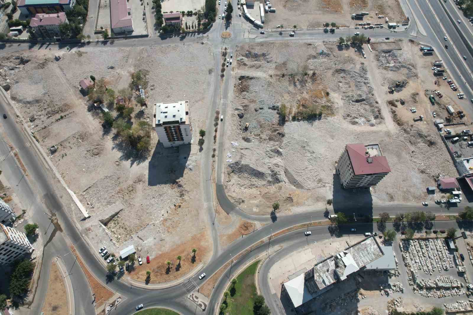 KAHRAMANMARAŞ MERKEZLİ DEPREMLERDE ŞEHRİN SİMGESİ HALİNE GELEN EBRAR SİTESİ’NİN BULUNDUĞU