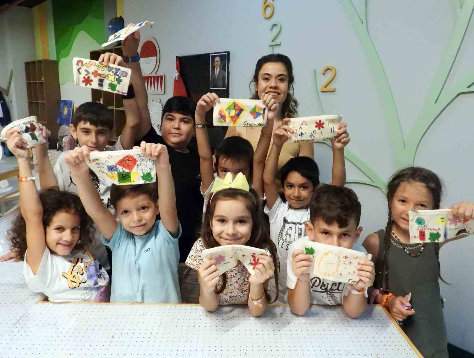 YAZ TATİLİNDE 5’ER GÜNLÜK KAMP DÜZENLEYEN ANTALYA BİLİM MERKEZİ’NE GELEN