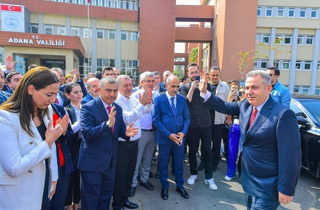 İZMİR'E ADANA VALİ SÜLEYMAN ELBAN ADANA'YA VEDA ETTİ.