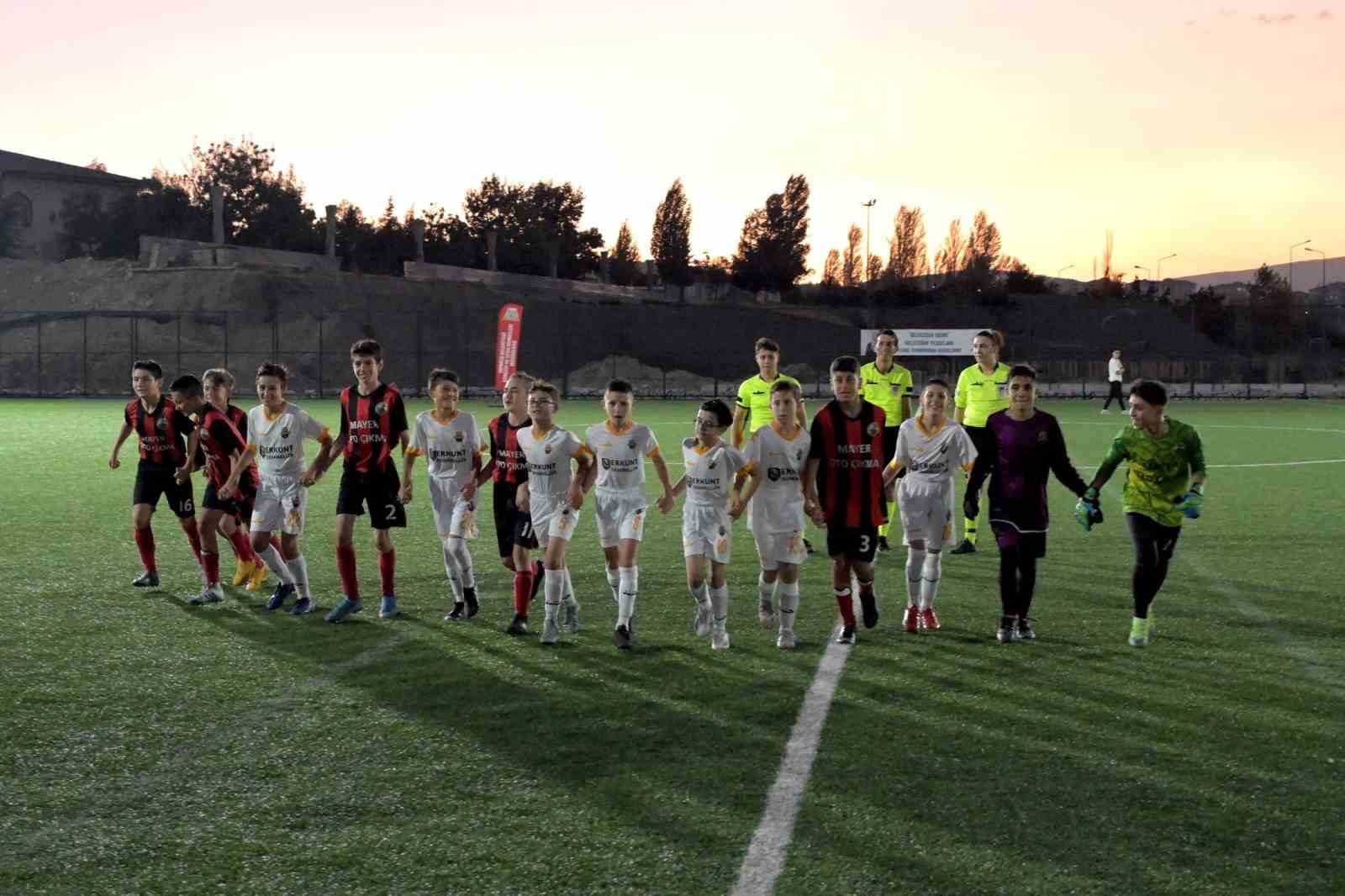 GELECEĞİN ŞEHRİ GELECEĞİN YILDIZLARI FUTBOL TURNUVASI SONA ERDİ