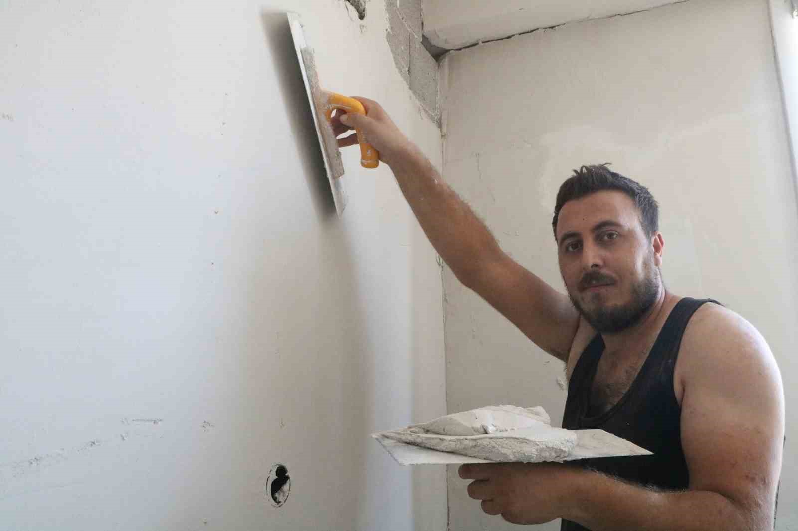 HASARLI BİNALARIN TADİLATININ BAŞLADIĞI ENKAZ KENT HATAY’DA BİN 500 TL’YE