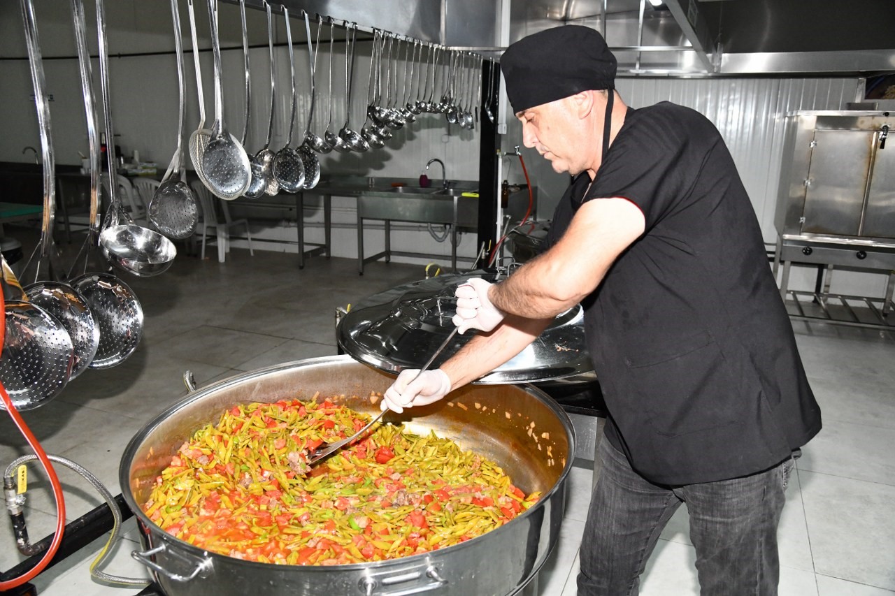 OSMANİYE BELEDİYESİ AŞ EVİNE YAKLAŞIK 100 BİN AVRO TUTARINDA MUTFAK