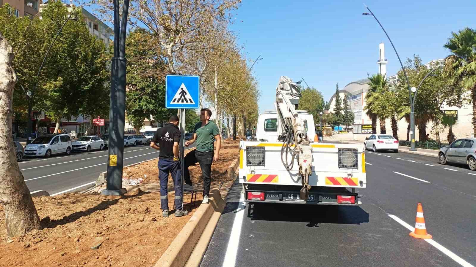 KAHRAMANMARAŞ ŞEHİR GENELİNDE DEFORME OLAN TRAFİK İŞARET VE İŞARETÇİLERİ İLE