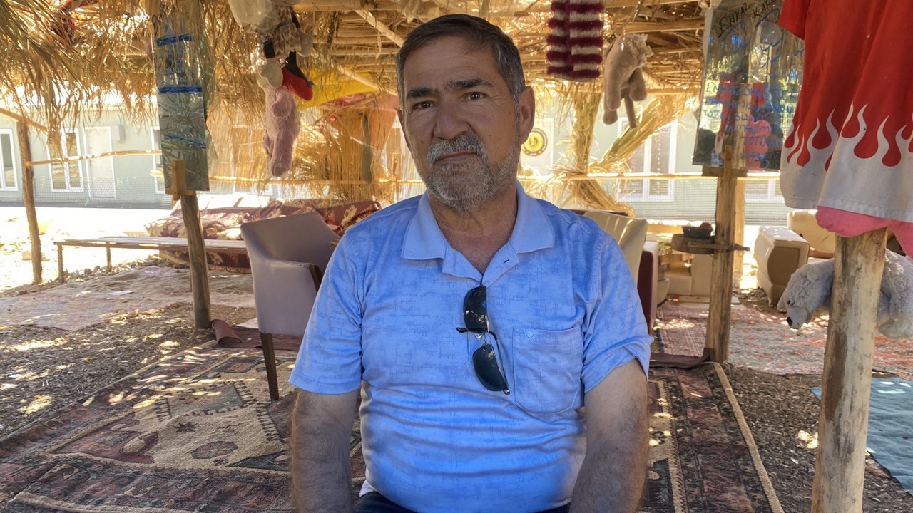 REMZİ AKILLI, DOKTORLARIN KESİLECEK DEDİĞİ AYAĞININ YEĞENİNİN HAZIRLADIĞI MERHEMLE İYİLEŞTİĞİNİ