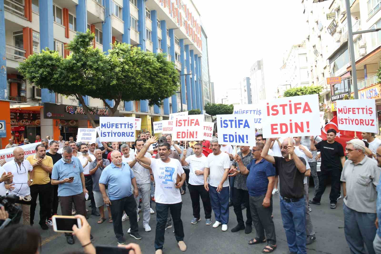 ESNAF, MERSİN BÜYÜKŞEHİR BELEDİYESİNİN 'DEPREM RİSKİ' DOLAYISIYLA YASAL SÜRECİ DEVAM