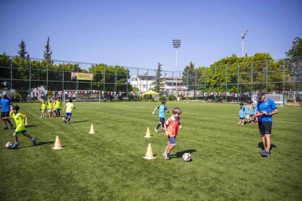 Mersin’de futbol kursları devam ediyor Mersin’de futbol kursları devam ediyor