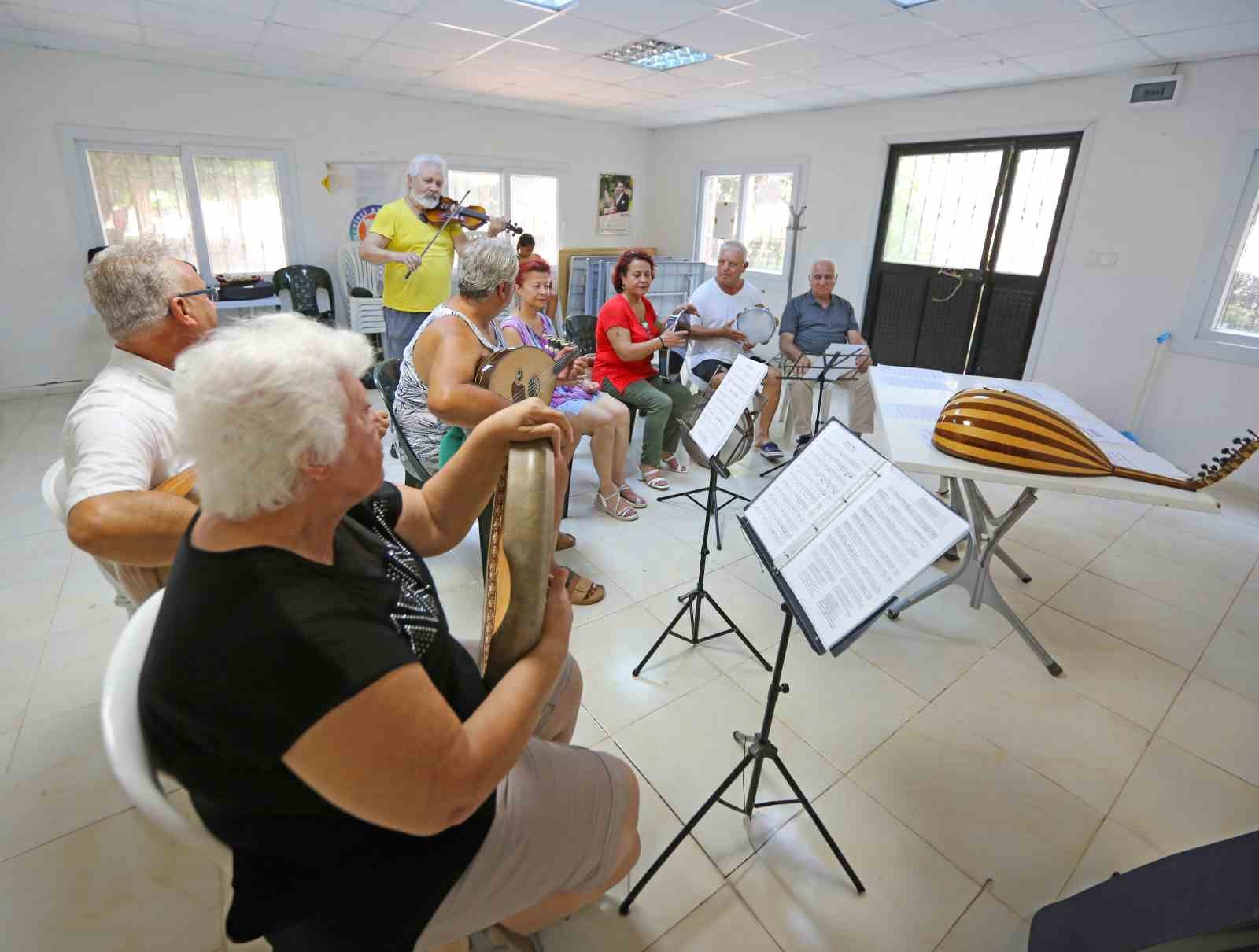 MERSİN'İN MERKEZ İLÇE MEZİTLİ BELEDİYESİ, KENTİN ÇEŞİTLİ MAHALLELERİNDE KURDUĞU BİRÇOK