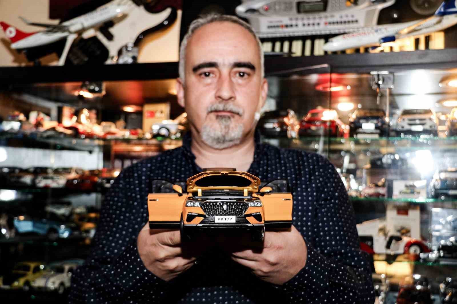 ANTALYA’DA YAŞAYAN 49 YAŞINDAKİ MÜZİK ÖĞRETMENİ GÖKHAN HEPARSLAN, 20 YILDIR