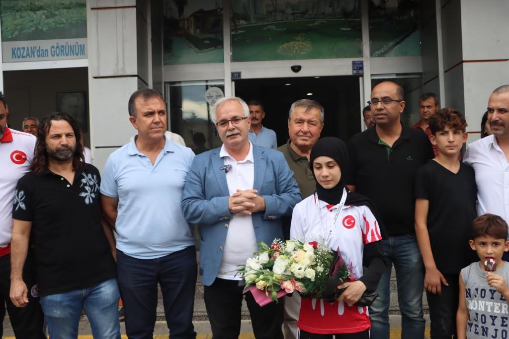 KOZAN BELEDİYE BAŞKANI KAZIM ÖZGAN, AVRUPA BOKS ŞAMPİYONASI'NDA ELDE ETTİĞİ