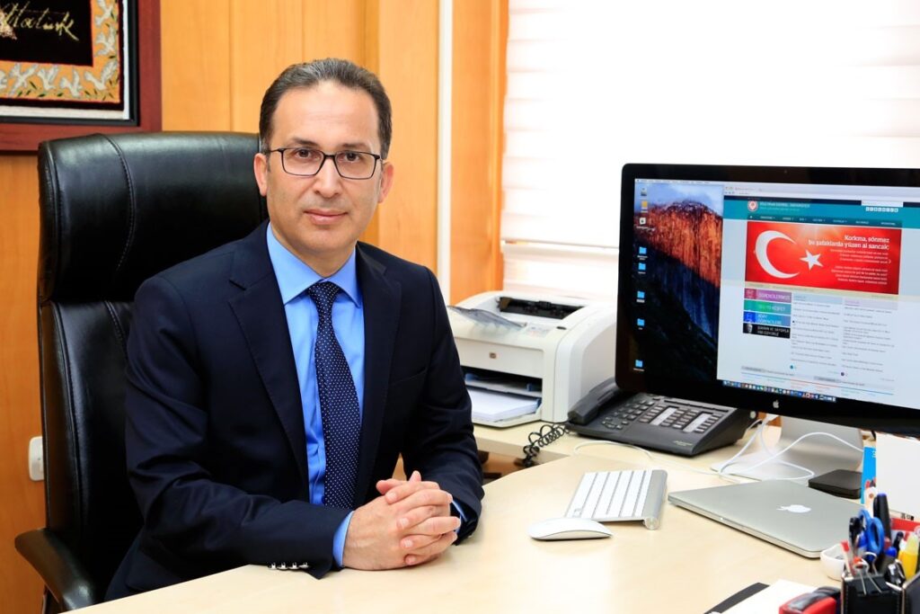 SDÜ Rektörlüğüne Prof. Dr. Mehmet Saltan atandı SDÜ Rektörlüğüne Prof. Dr. Mehmet Saltan atandı