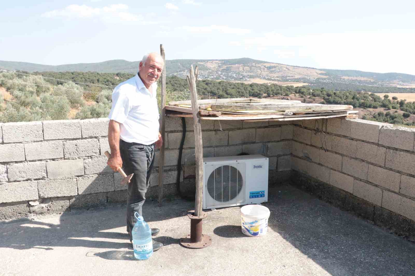 KAHRAMANMARAŞ’TA SICAKLARDAN BUNALAN BİR VATANDAŞ EVİNE TAKTIRDIĞI İKİNCİ EL KULLANILMIŞ