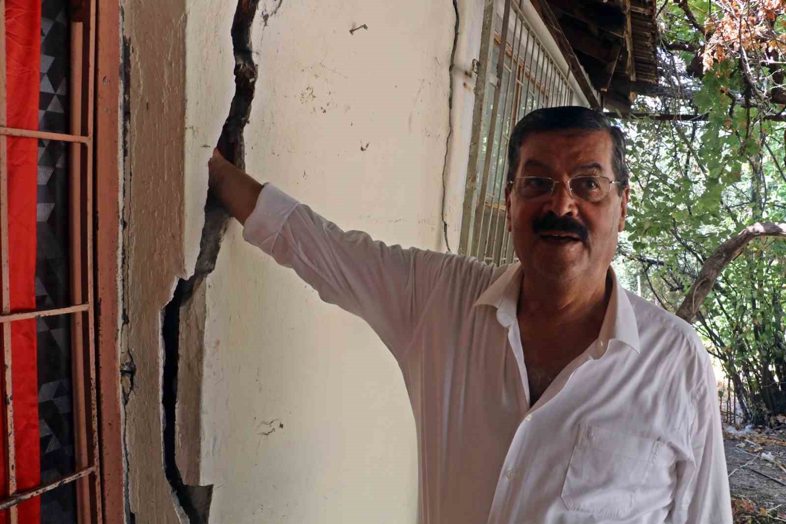 MAHALLE MUHTARI MUSTAFA YILMAZ,  “ALLAH KORUSUN BURADA DEPREM OLSA,