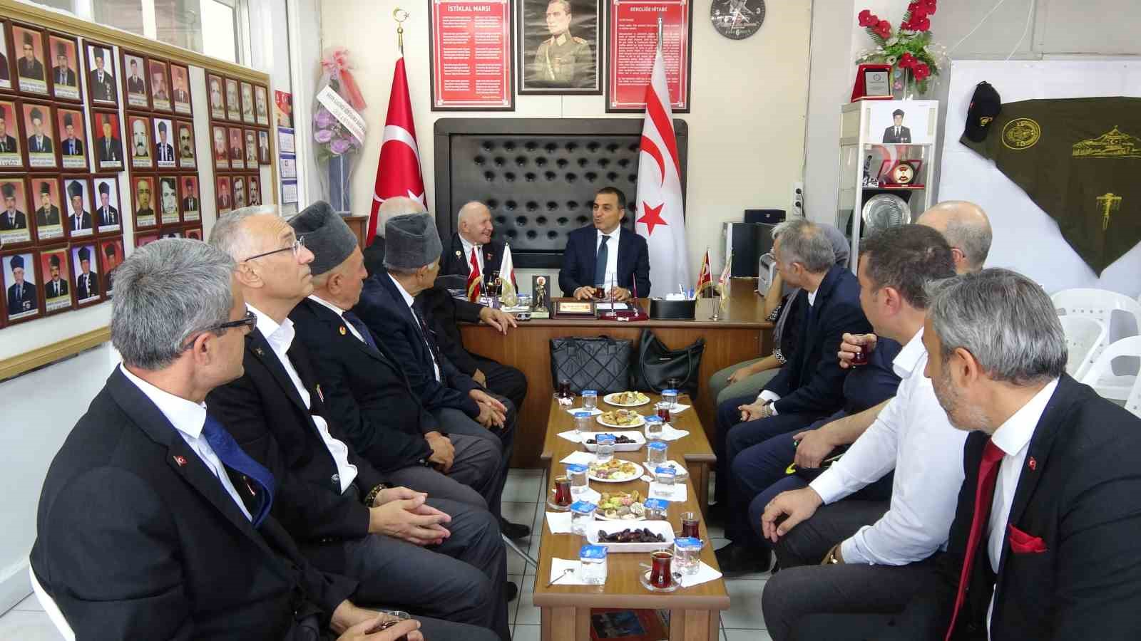 VALİLİK KARARNAMESİ İLE BURDUR VALİSİ OLARAK ATANAN VALİ TÜRKER ÖKSÜZ