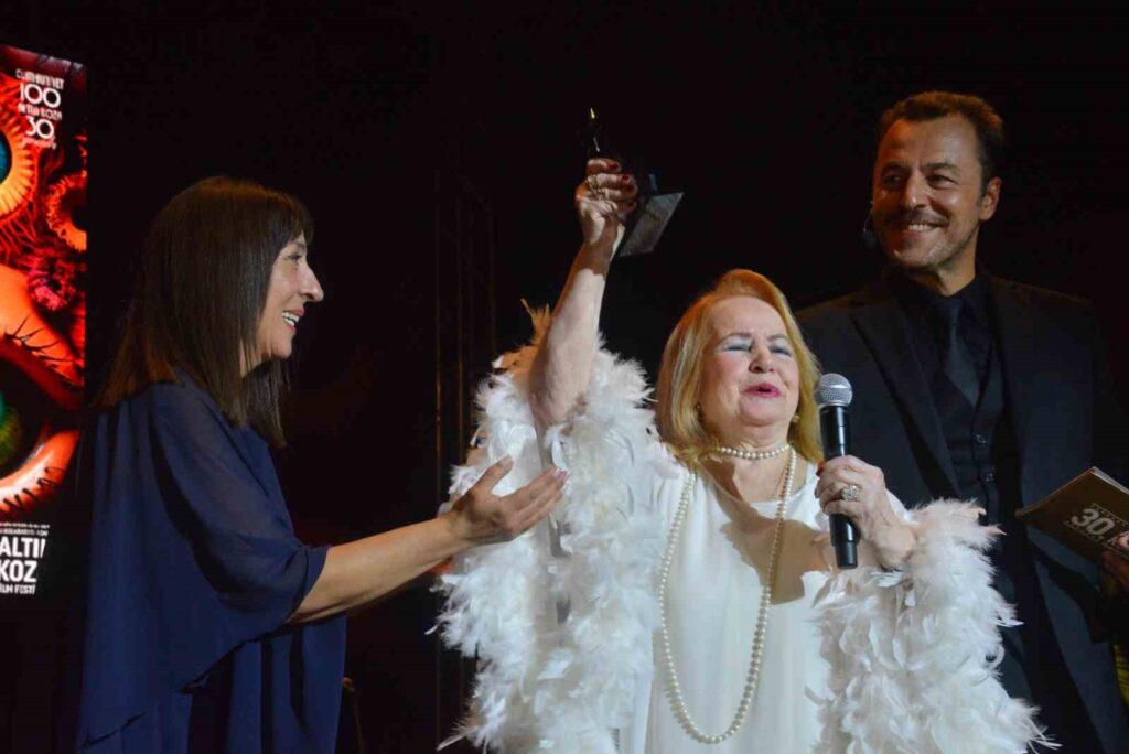 30 uluslararasi adana altin koza film festivalinde orhan kemal emek odulleri sahiplerini budu de77400