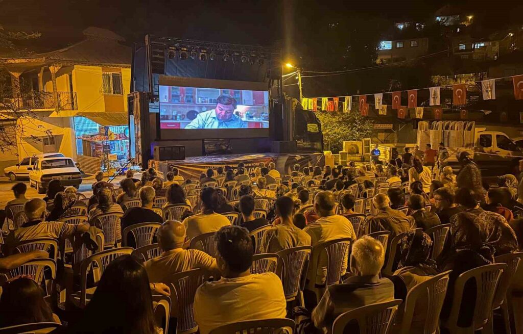 Adanalıların yazlık sinema nostaljisi sürüyor 1 adanalilarin yazlik sinema nostaljisi suruyor 2c7955c