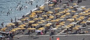 ANTALYA’DA HAVA SICAKLIĞI ANİ BİR ARTIŞLA 40 DERECEYİ BULDU. SICAK