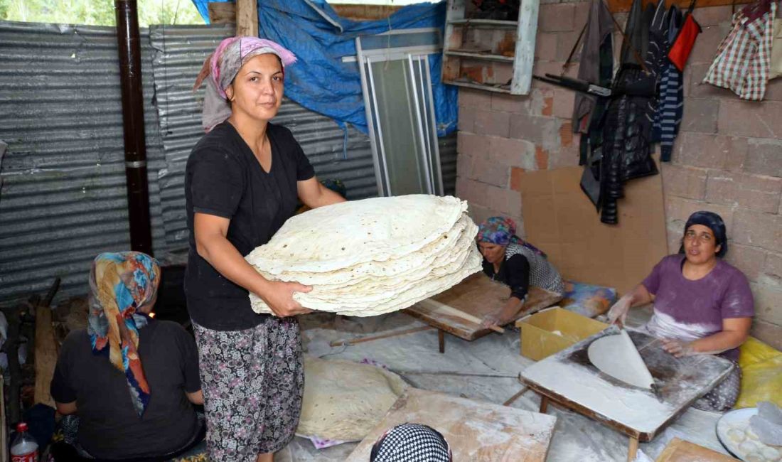 ANTALYA’DA GELENEK HALİNE GELEN KIŞLIK YUFKA EKMEK YAPIMI TELAŞI BAŞLADI.