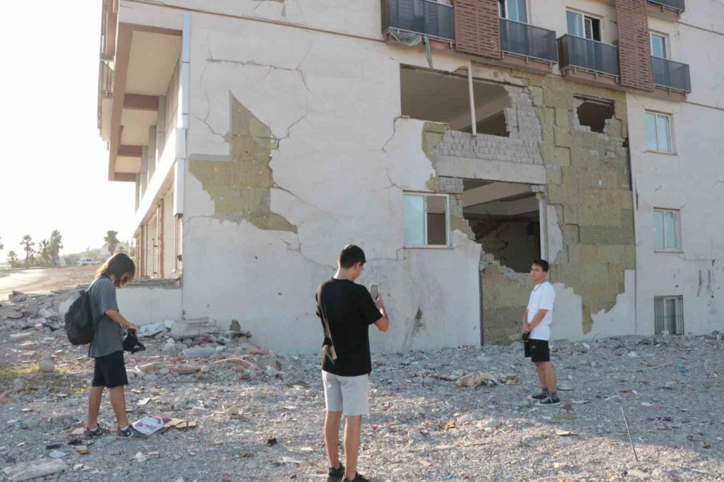 asrin felaketini unutmak istemeyip fotograf cektirdiler 8d03fe9