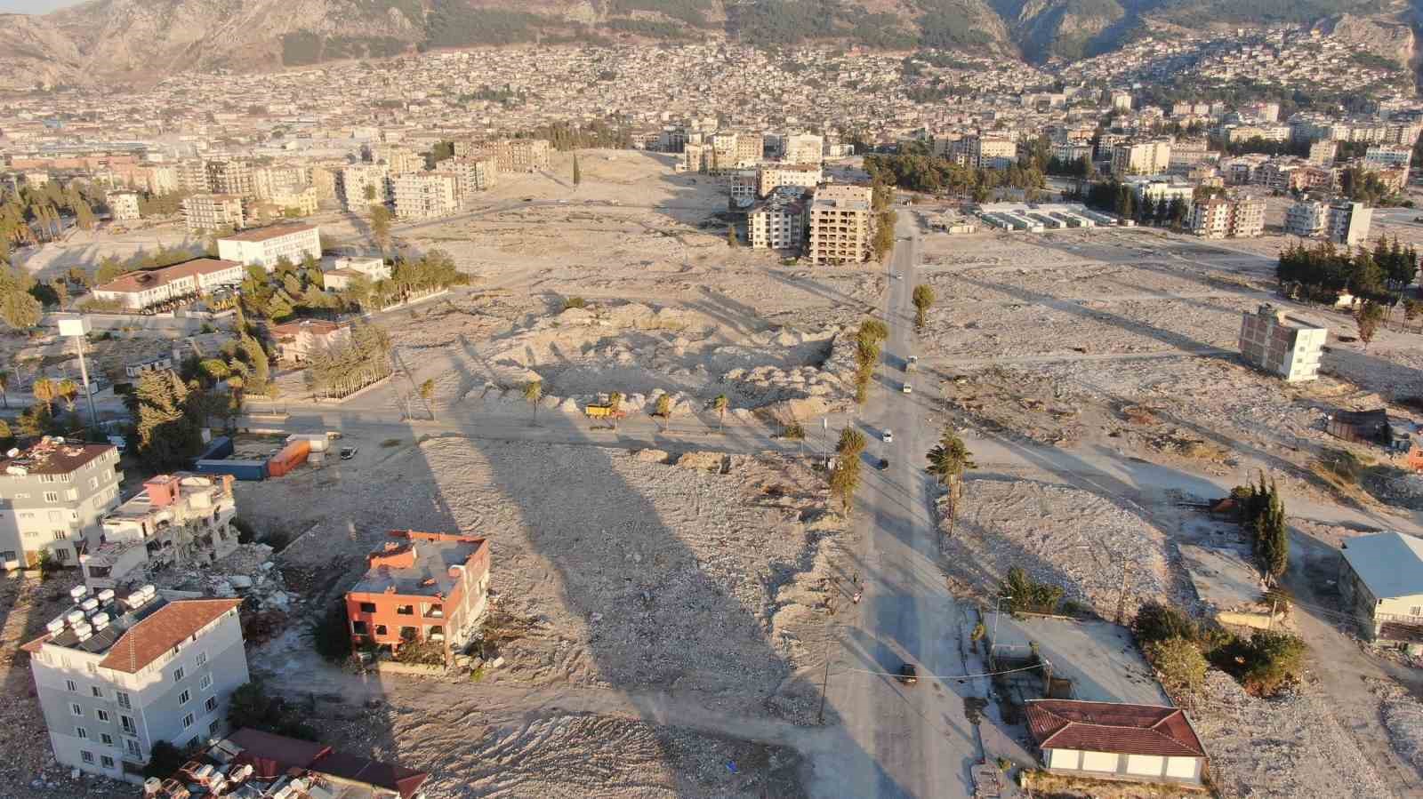 DEPREMİN VURDUĞU HATAY’DA EKİPLERİN ARALIKSIZ ÇALIŞMASIYLA BİRLİKTE YIKILACAK, YIKIK VE
