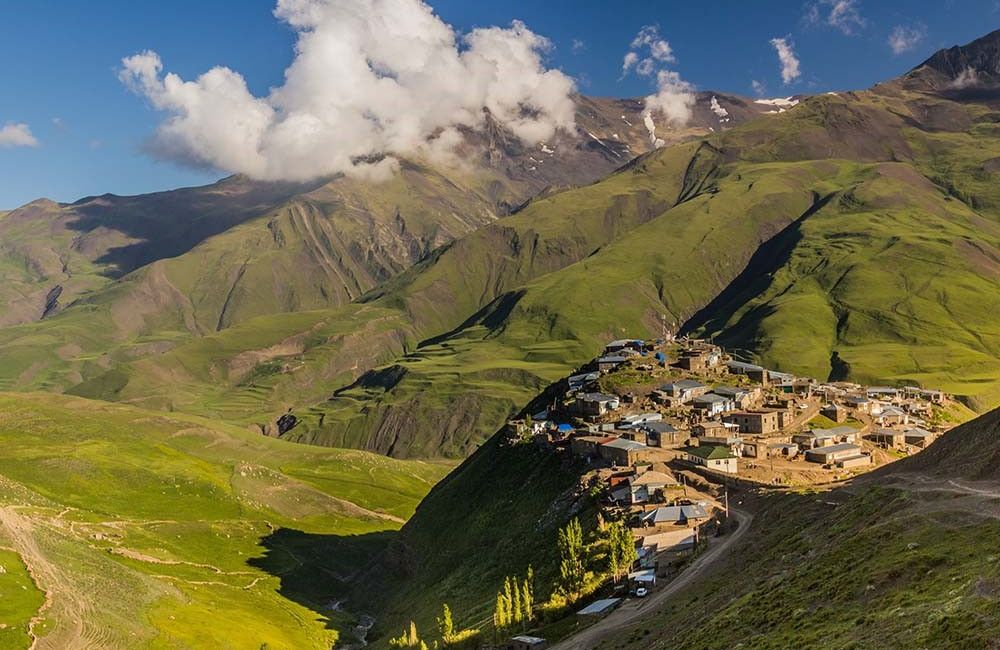 AZERBAYCAN'IN EN YÜKSEK ZİRVELİ KÖYLERİNDEN BİRİ OLARAK KABUL EDİLEN VE