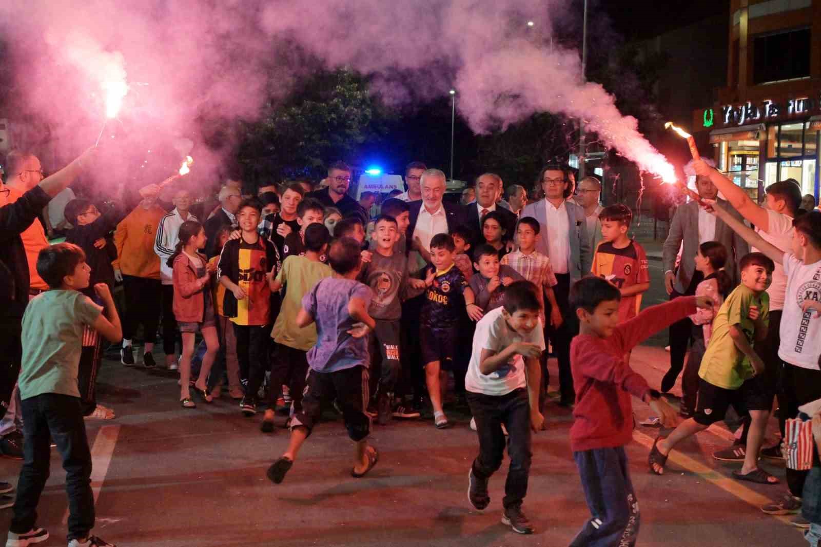 BAŞKAN BAŞDEĞİRMEN, FATİH MAHALLESİ SAKİNLERİYLE BİR ARAYA GELDİ. BAŞDEĞİRMEN VATANDAŞLAR
