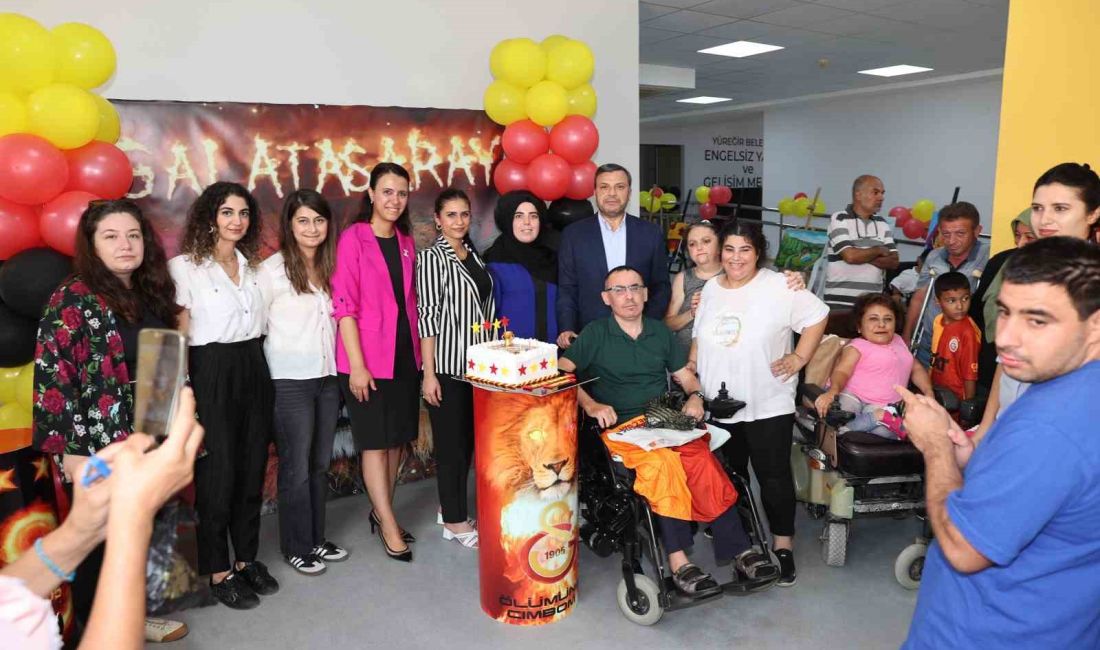 YÜREĞİR BELEDİYESİ, 40’INCI YAŞ GÜNÜNÜ KUTLAYAN BEDENSEL ENGELLİ LEVENT ÇAKIR’A