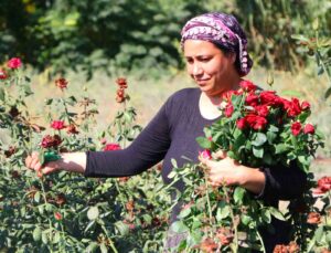 ADANA’DA İŞSİZ KADIN VE GENÇLERİN İSTİHDAM EDİLDİĞİ, GELİRİNİN DE ÇOCUKLARA