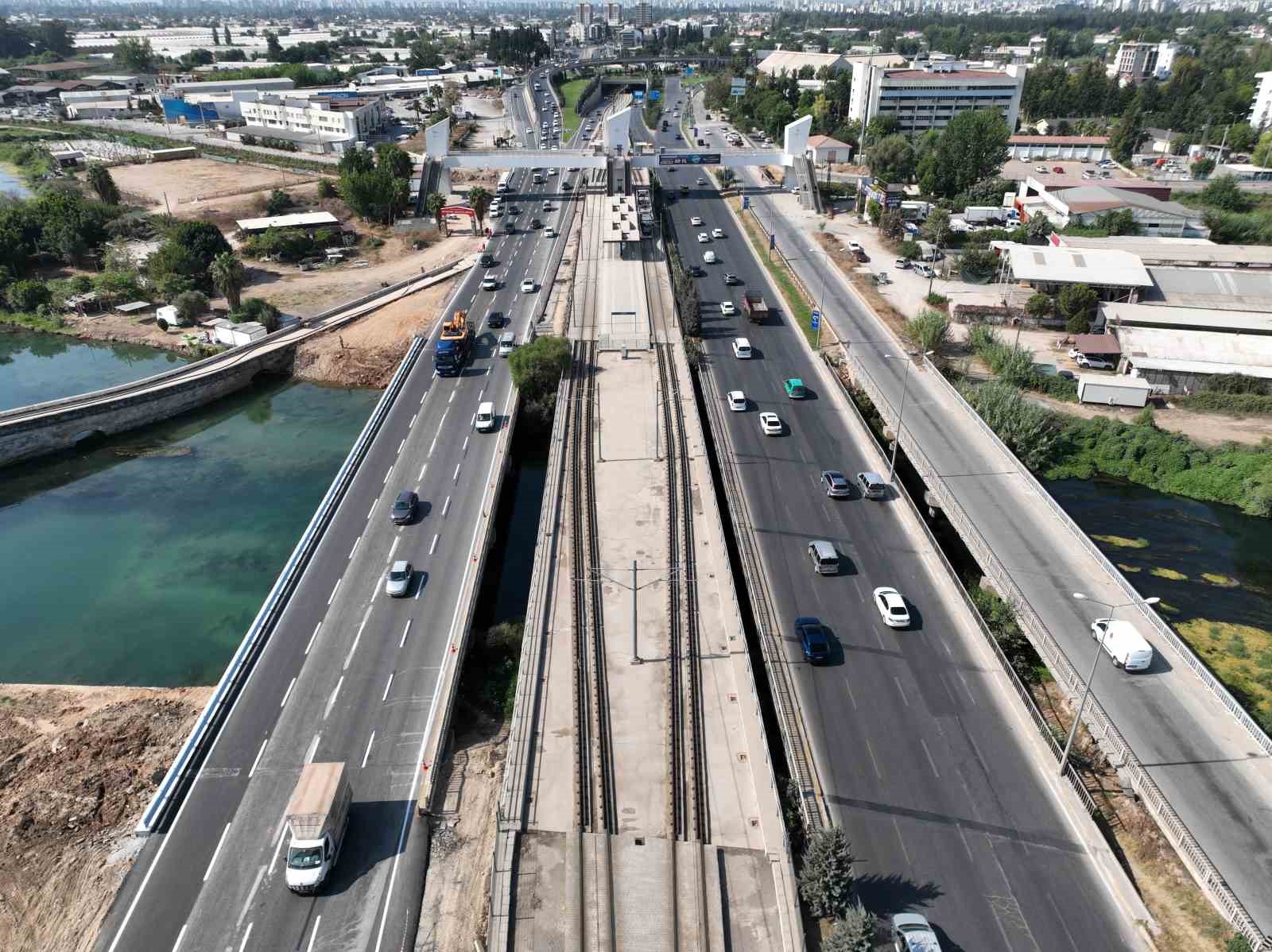 ANTALYA BÜYÜKŞEHİR BELEDİYESİ, ŞEHRİN DOĞUSUNU BATISIYLA BULUŞTURAN ALANYA İSTİKAMETİ SERİK