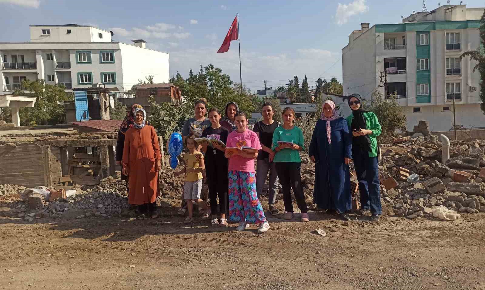 KAHRAMANMARAŞ'TA DEPREMDE OKULLARINI KAYDEDEN MAHALLE HALKI,TEKRARDAN OKULLARININ YAPILMASINI İSTİYOR.