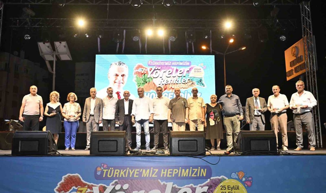 ANTALYA’DA MURATPAŞA BELEDİYESİ’NİN DÜZENLEDİĞİ 7. YÖRELER RENKLER FESTİVALİ’NİN 3’ÜNCÜ GÜNÜ